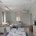 Garden House Apartment